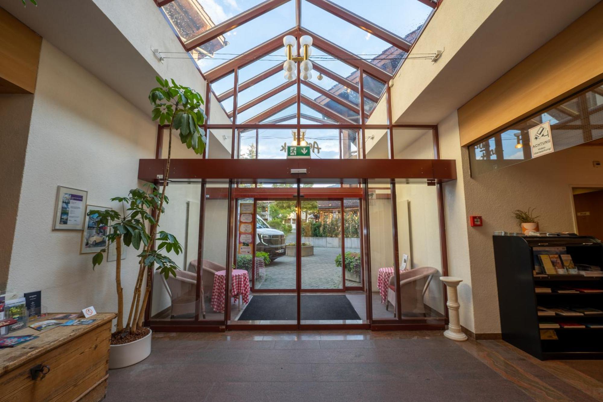 Hotel Aeschipark Aeschi Bei Spiez Exteriör bild